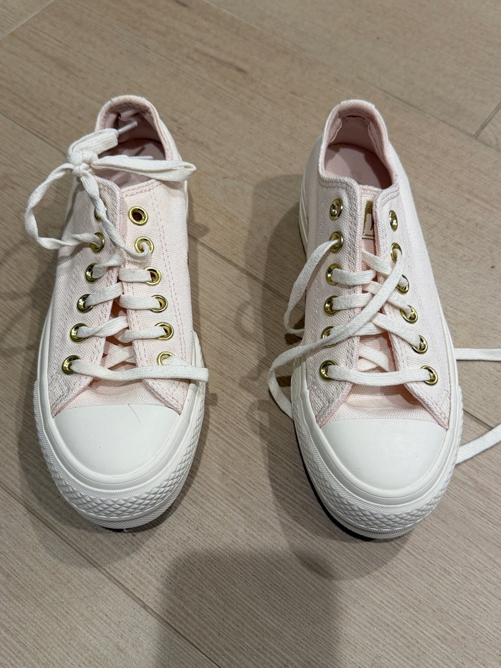 Converse Kids Low-Top Sneakers in Pale Pink and White